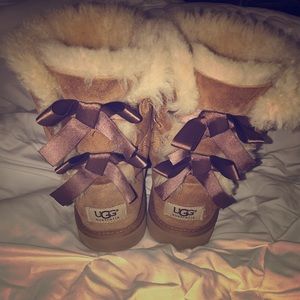 Girls size 6 UGG Bailey Bow Boots GUC